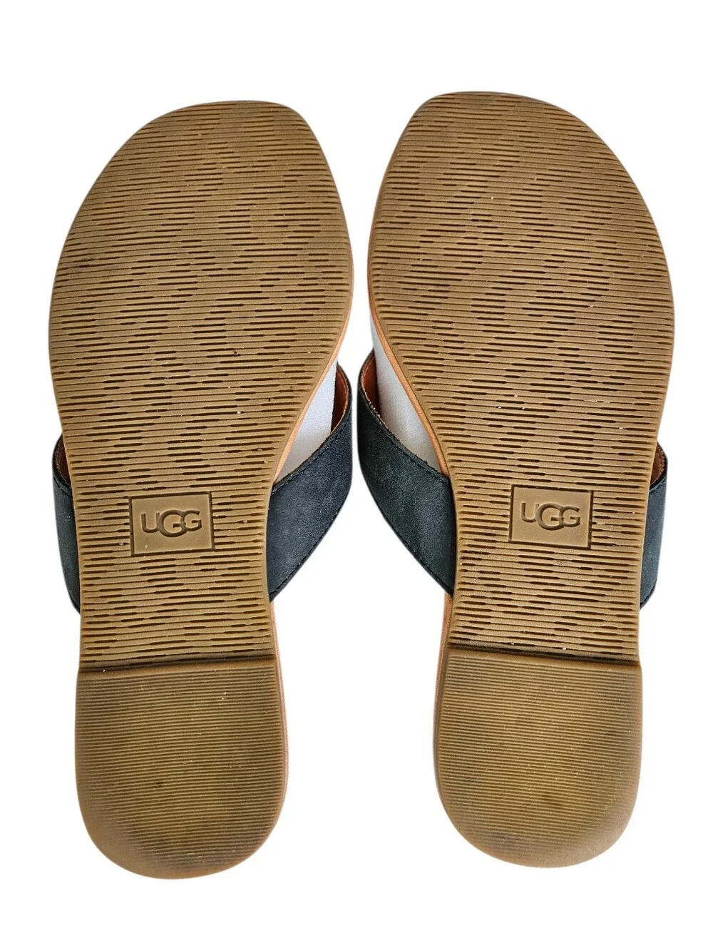 UGG Tuolumme Tan Footbed with Black Strap Leather Thong Sandals Size 7.5